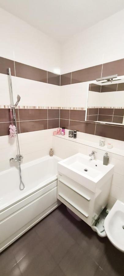 Apartment Azure *Close To The Beach Сплит Екстериор снимка