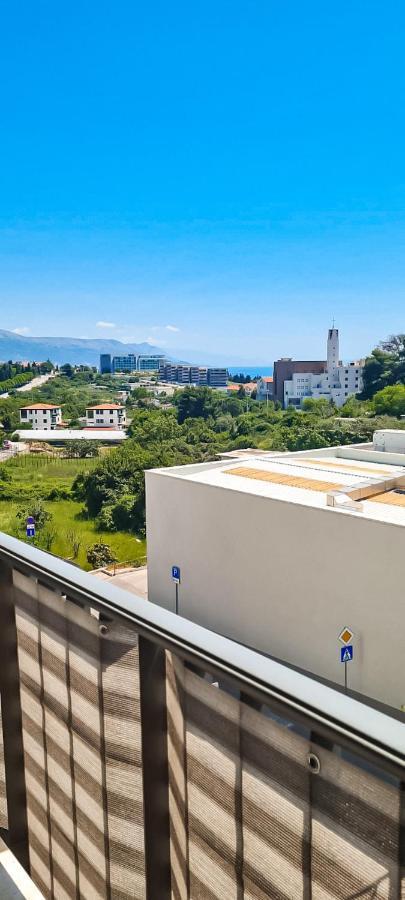 Apartment Azure *Close To The Beach Сплит Екстериор снимка