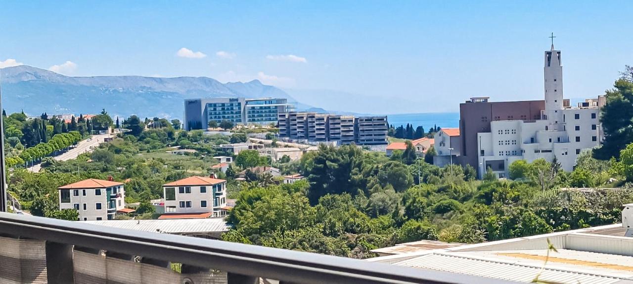Apartment Azure *Close To The Beach Сплит Екстериор снимка