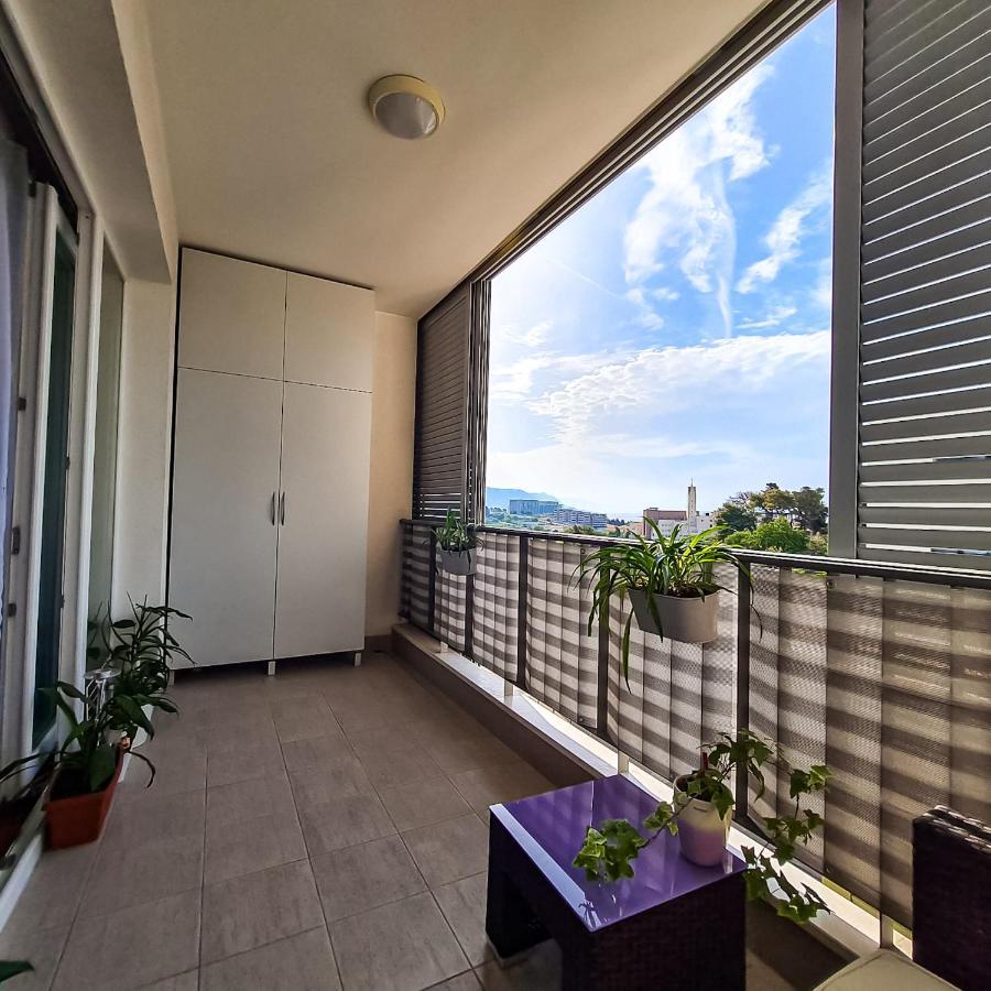 Apartment Azure *Close To The Beach Сплит Екстериор снимка